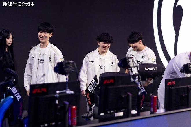 韩网票选S15战队毒奶榜火了,IG键盘冒奶,碾压TES成LPL第一
