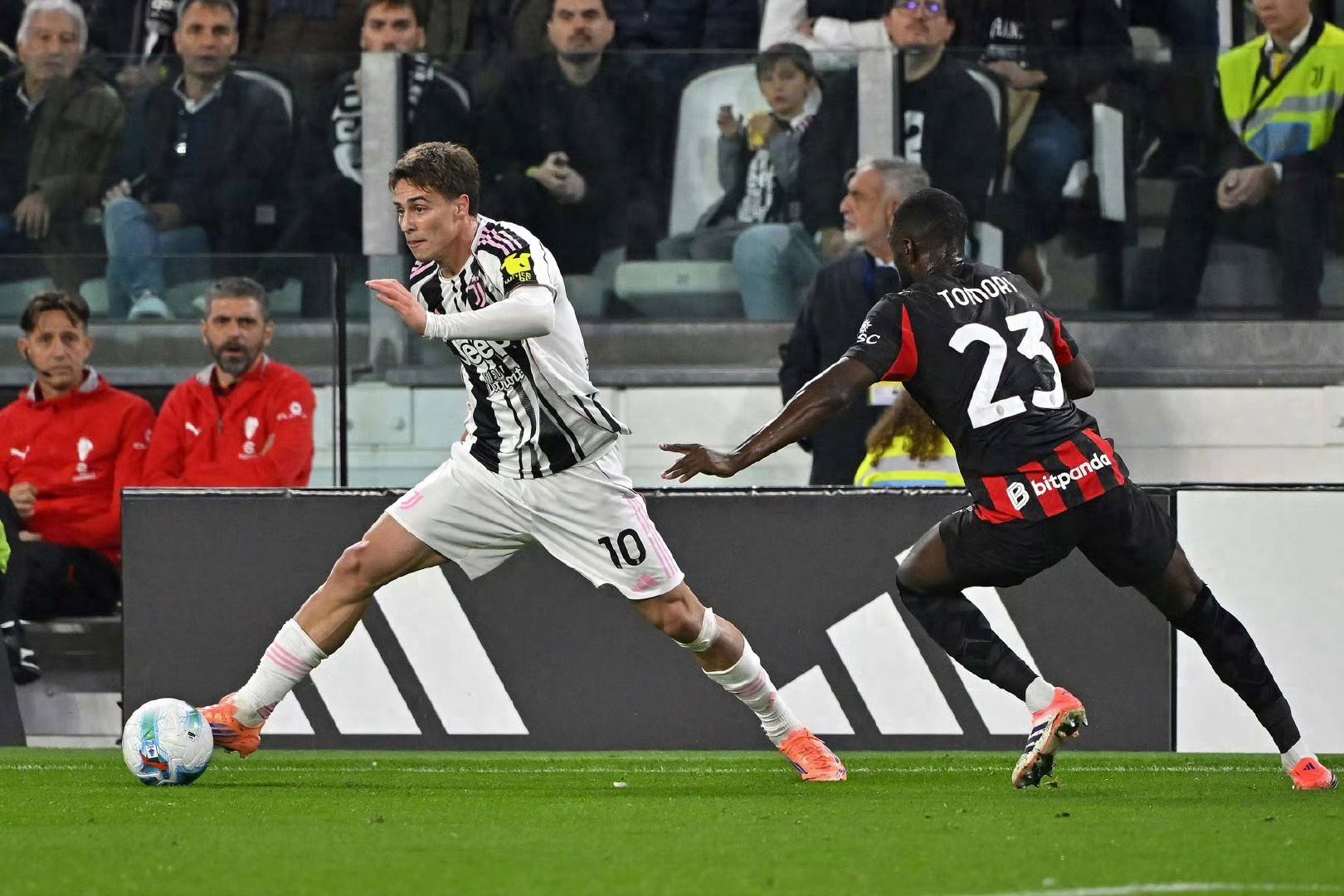 罗马+那不勒斯均上演逆转好戏,两队同分,排名包揽前二