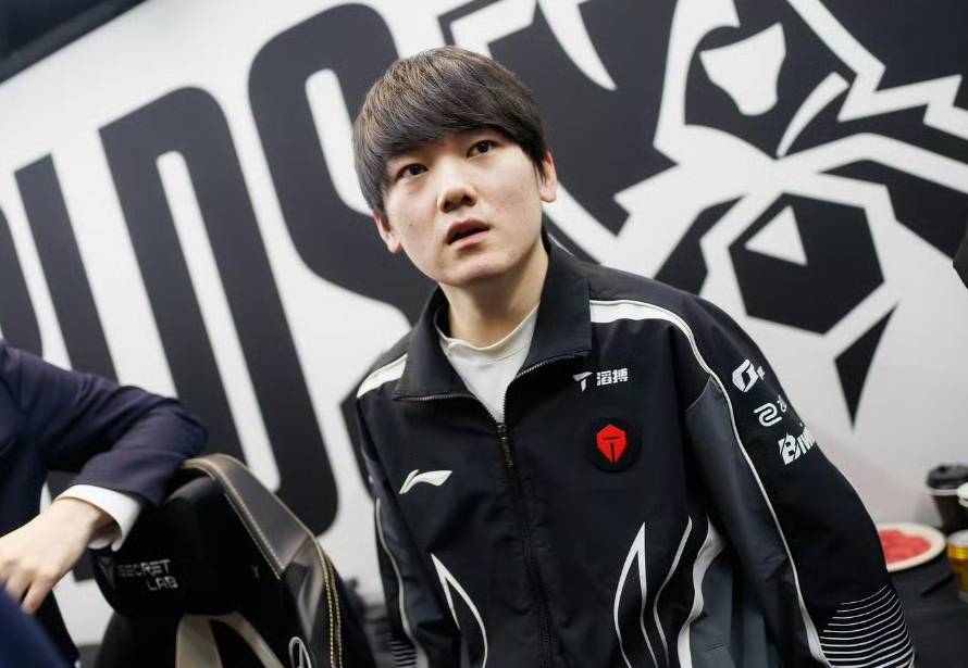 Jackeylove维护Kanavi引热议!再回应退役问题,Faker迎来坏消息