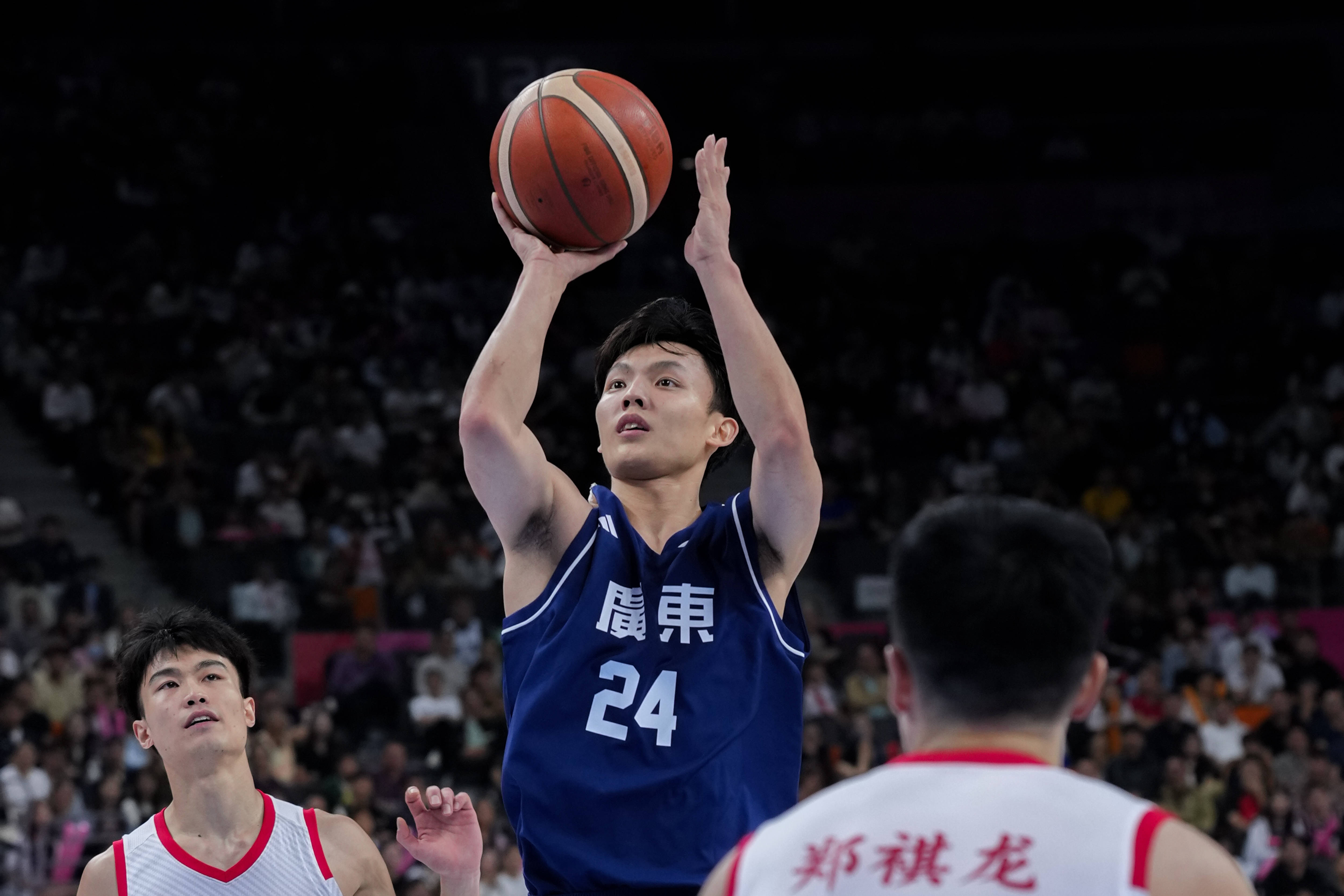 (全运会)篮球——男子成年组小组赛:广东胜江苏